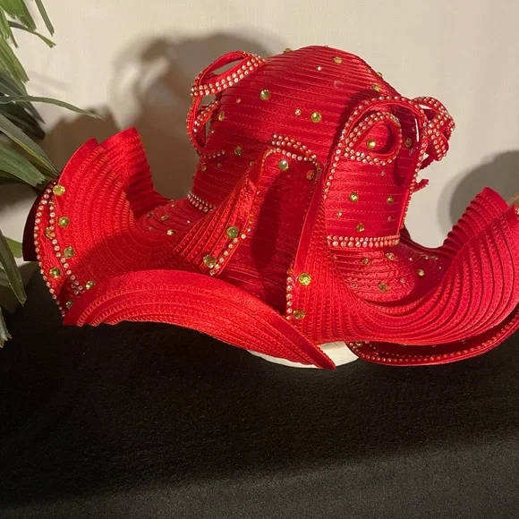 Elegant Red Hat with Gold Accents display picture 1